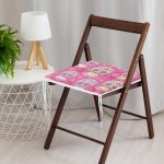 - httpsrealarge.comserdarMinderFermuarli-KareFrm-3682-Gorsel12-Gorsel-2 - Realhomes  Realhomes Pembe Zeminli Kurukafa Dijital Baskılı Fermuarlı Sandalye Minderi Realhomes