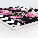 Siyah Zigzag Zeminde İlkbahar Çiçekleri Temalı Fermuarlı Sandalye Minderi Realhomes