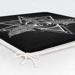 - httpsrealarge.comserdarMinderFermuarli-KareFrm-5036-Gorsel12-Gorsel-5 - Realhomes Özel Tasarım Kanatlı Üçüncü Göz Motifli Dijital Baskılı Fermuarlı Sandalye Minderi Realhomes