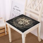 - httpsrealarge.comserdarMinderFermuarli-KareFrm-5048-Gorsel12-Gorsel - Realhomes Siyah Zeminde Gümüş Kuru Kafa Motifli Fermuarlı Sandalye Minderi Realhomes