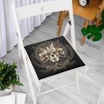 - httpsrealarge.comserdarMinderFermuarli-KareFrm-5048-Gorsel12-Gorsel-2 - Realhomes Siyah Zeminde Gümüş Kuru Kafa Motifli Fermuarlı Sandalye Minderi Realhomes