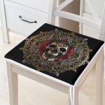 - httpsrealarge.comserdarMinderFermuarli-KareFrm-5049-Gorsel12-Gorsel - Realhomes Gold Çerçeve İçerisinde Gül Kuru Kafa Motifli Dekoratif Fermuarlı Sandalye Minderi Realhomes