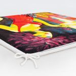 - httpsrealarge.comserdarMinderFermuarli-KareFrm-5082-Gorsel12-Gorsel-5 - Realhomes Sulu Boya Kırmızı Elbiseli Motifli Özel Tasarım Fermuarlı Sandalye Minderi Realhomes