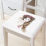 - httpsrealarge.comserdarMinderFermuarli-KareFrm-5094-Gorsel12-Gorsel - Realhomes Beyaz Zeminde Rankli Kalem Çizimli Dekoratif Modern Fermuarlı Sandalye Minderi Realhomes