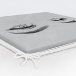 - httpsrealarge.comserdarMinderFermuarli-KareFrm-5096griayna-Gorsel12-Gorsel-5 - Realhomes RealHomes Gri Zeminde Kirpik Motifli Özel Tasarım Fermuarlı Sandalye Minderi Realhomes