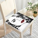 - httpsrealarge.comserdarMinderFermuarli-KareFrm-5102-Gorsel12-Gorsel-2 - Realhomes Kırmızı Dudaklı Kara Kalem Çizimli Özel Tasarım Fermuarlı Sandalye Minderi Realhomes