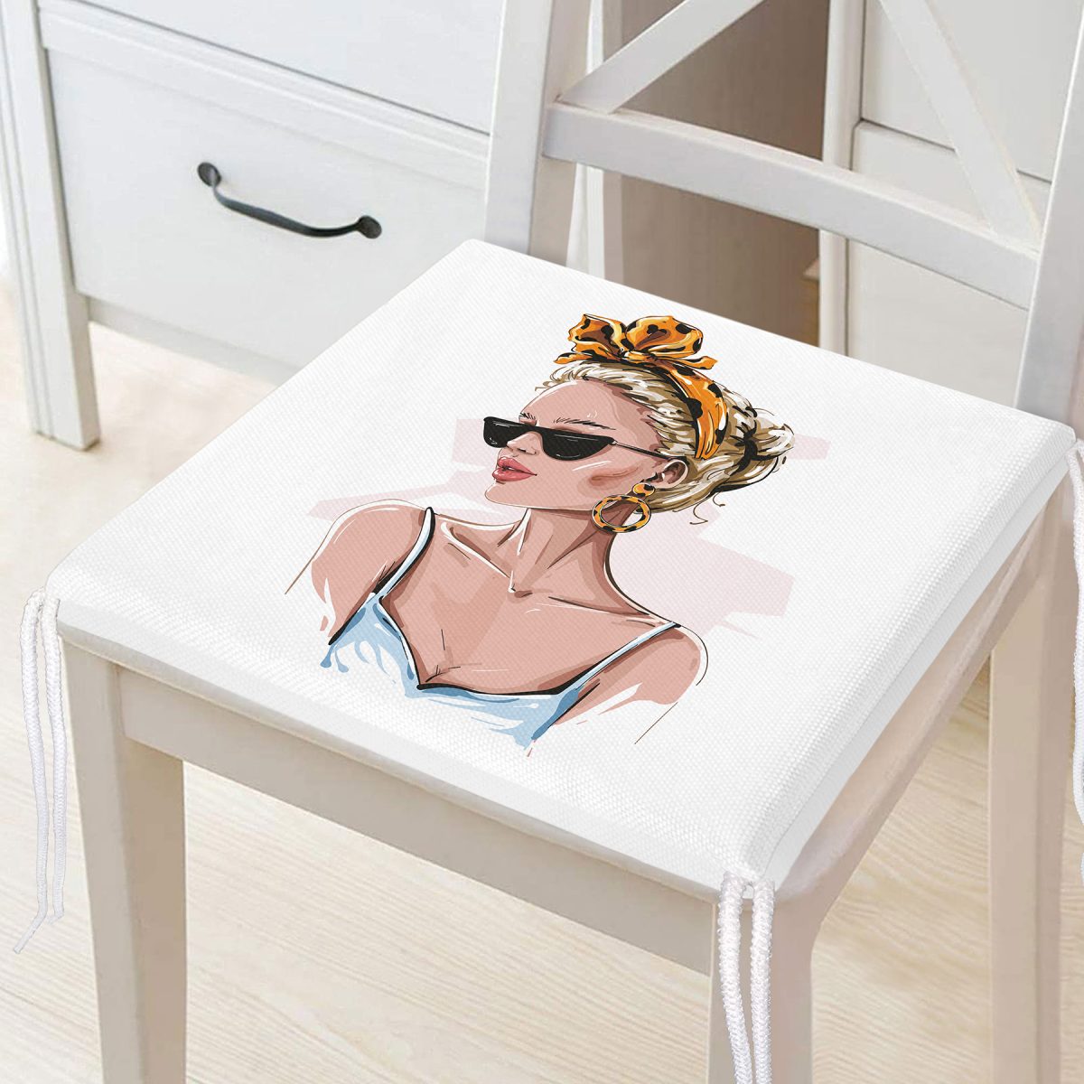 Güneş Gözlüklü Genç Kadın Desenli Modern Fermuarlı Sandalye Minderi Realhomes