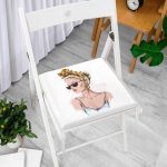 - httpsrealarge.comserdarMinderFermuarli-KareFrm-5107-Gorsel12-Gorsel-2 - Realhomes Güneş Gözlüklü Genç Kadın Desenli Modern Fermuarlı Sandalye Minderi Realhomes