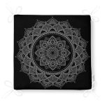 Siyah Zeminde Beyaz Mandala Desenli Dekoratif Fermuarlı Sandalye Minderi Realhomes