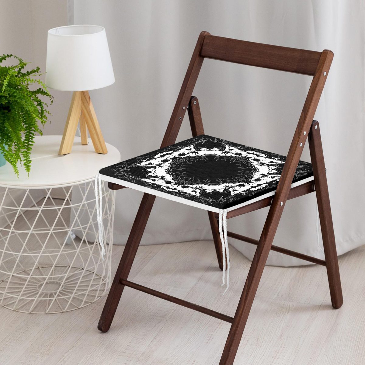Siyah Zeminde Kare Mandala Desenli Özel Tasarım Fermuarlı Sandalye Minderi Realhomes