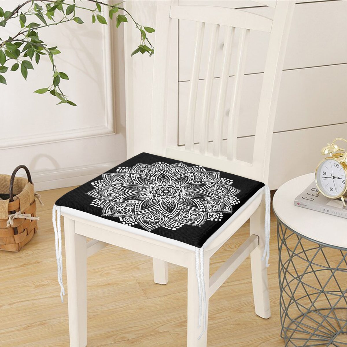 Siyah Beyaz Mandala Tasarımlı Dekoratif Fermuarlı Sandalye Minderi Realhomes