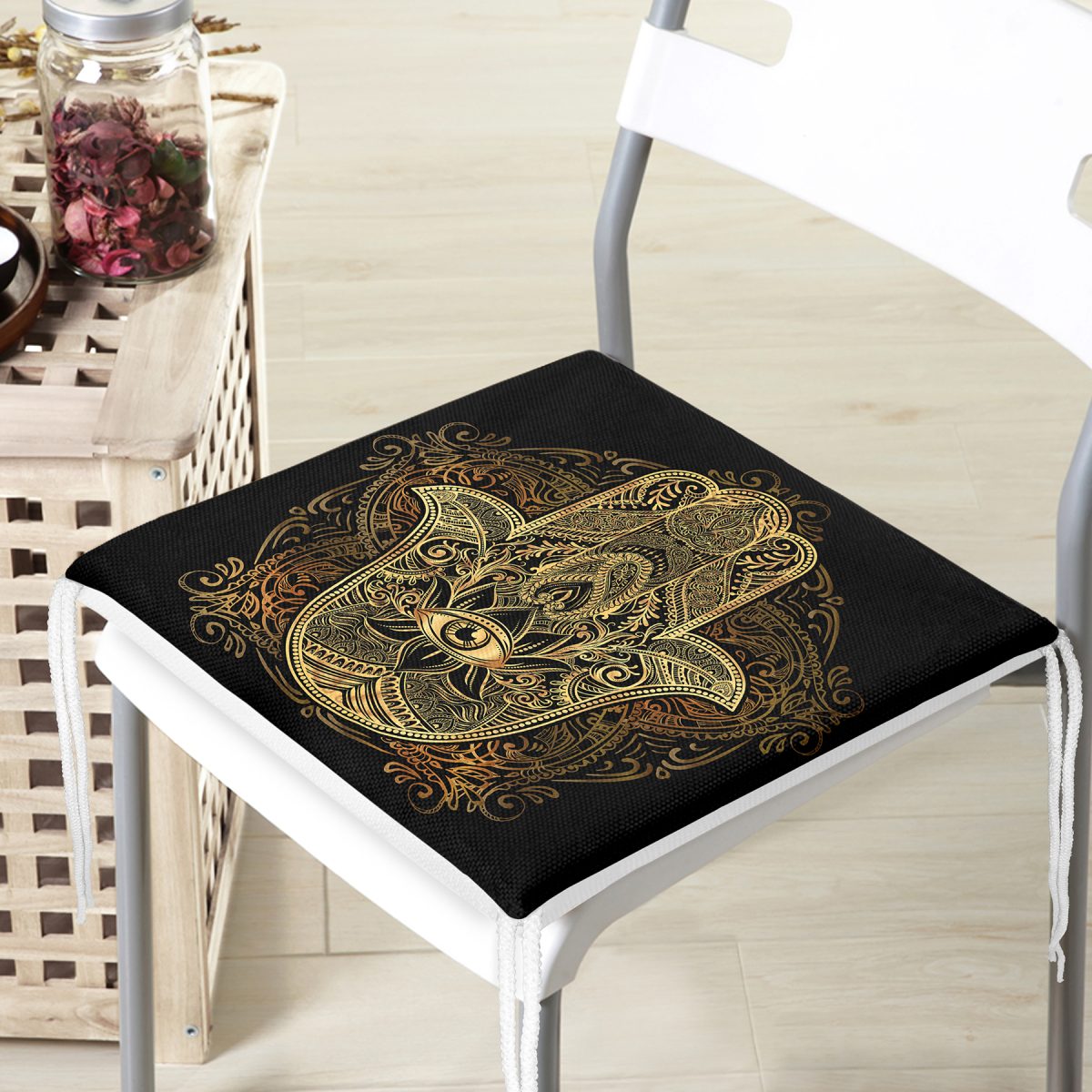 Siyah Zeminde Mandala İçinde Gold Fâtımâ'nın Eli Motifli Özel Tasarım Fermuarlı Sandalye Minderi Realhomes