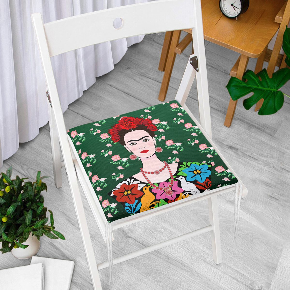 Yeşil Zeminde Frida Kahlo Motifli Özel Tasarım Fermuarlı Sandalye Minderi Realhomes