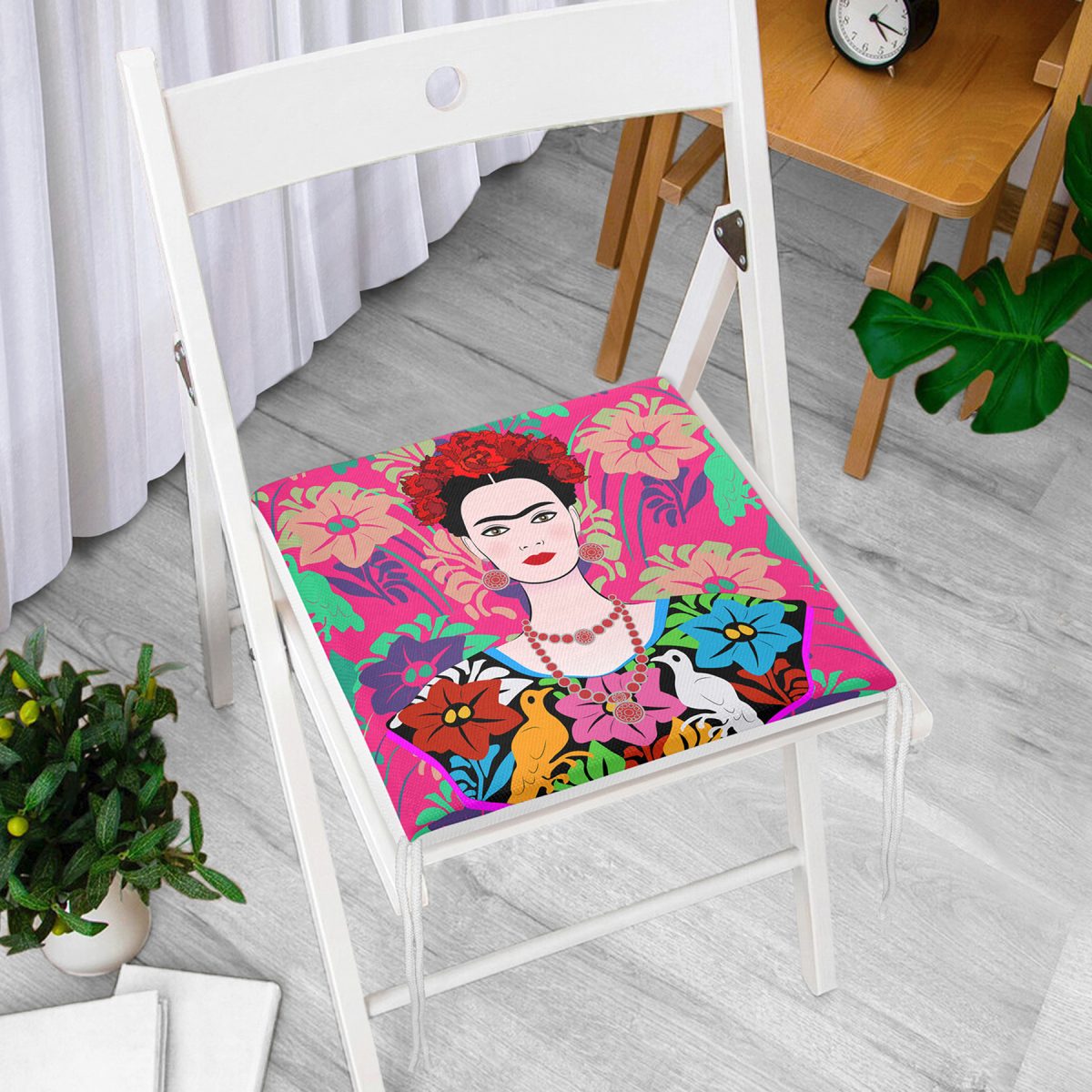 Fuşya Zeminde Frida Kahlo Motifli Özel Tasarım Fermuarlı Sandalye Minderi Realhomes