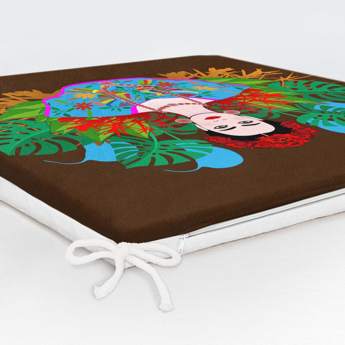 Kahverengi Zeminde Özel Tasarım Frida Kahlo Baskılı Fermuarlı Sandalye Minderi Realhomes