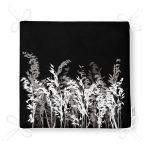 - httpsrealarge.comserdarMinderFermuarli-KareFrm-5233-Gorsel12-Gorsel-4 - Realhomes  Siyah Zeminde Beyaz Ve Gri Çiçek Temalı Özel Tasarım Fermuarlı Sandalye Minderi Realhomes