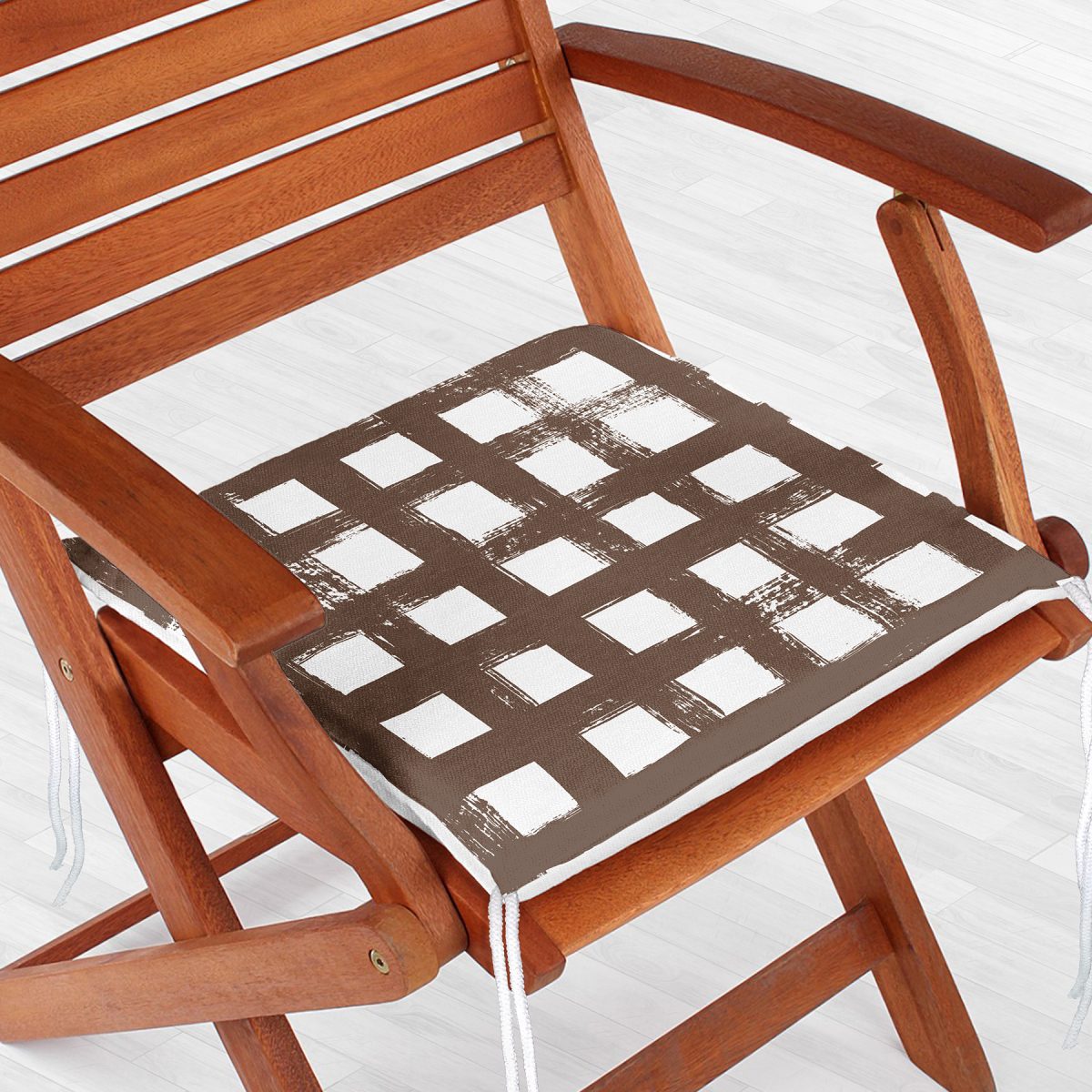 Kahve Zeminde Geometrik Kare Motifli Dekoratif Fermuarlı Sandalye Minderi Realhomes