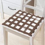 - httpsrealarge.comserdarMinderFermuarli-KareFrm-5236kahve-Gorsel12-Gorsel - Realhomes Kahve Zeminde Geometrik Kare Motifli Dekoratif Fermuarlı Sandalye Minderi Realhomes