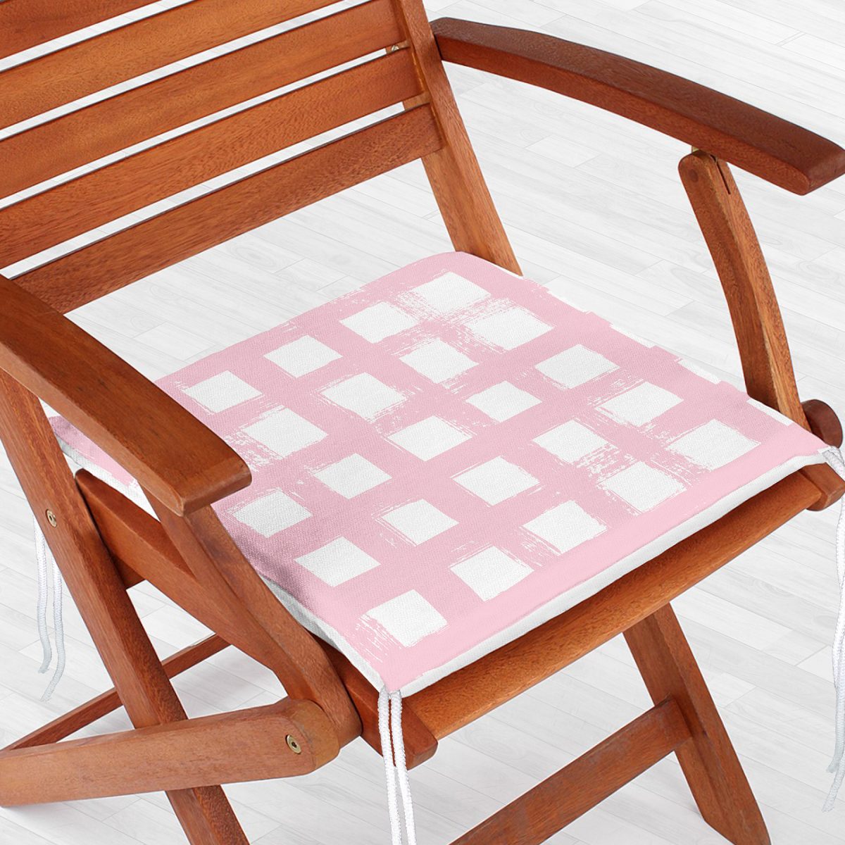 Pembe Zeminde Geometrik Kare Motifli Dekoratif Fermuarlı Sandalye Minderi Realhomes