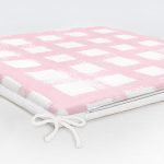 Pembe Zeminde Geometrik Kare Motifli Dekoratif Fermuarlı Sandalye Minderi Realhomes