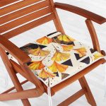 Geometrik Çizimler Üzerinde Gold ÇiÇek Desenkli Fermuarlı Sandalye Minderi Realhomes