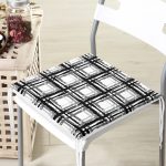 - httpsrealarge.comserdarMinderFermuarli-KareFrm-5264-Gorsel12-Gorsel - Realhomes Izgara Zeminde Gri Tonlama Baskılı Özel Tasarım Fermuarlı Sandalye Minderi Realhomes