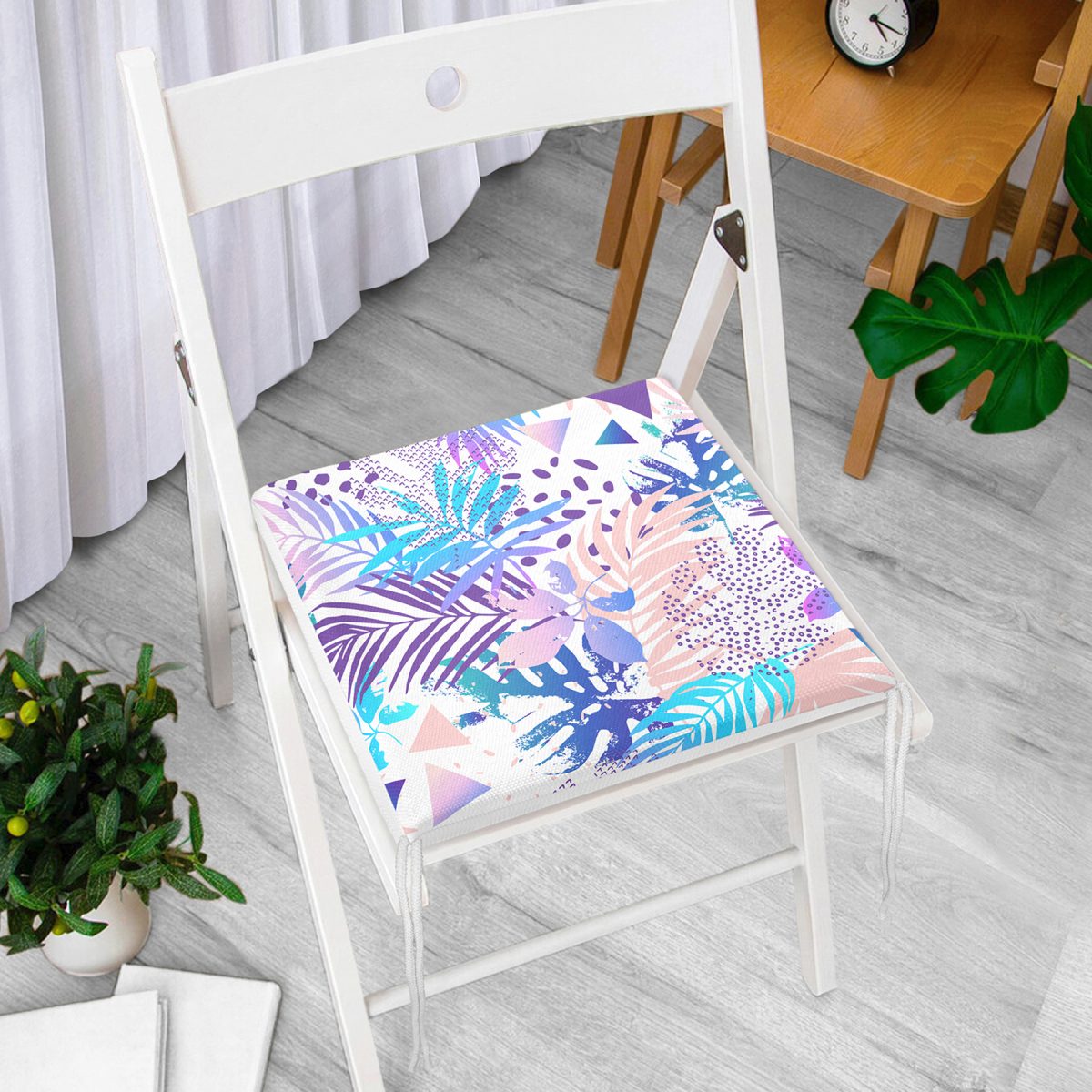 Beyaz Zemind Renkli Ananas Yaprakları Desenli Dijital Baskılı Modern Fermuarlı Sandalye Minderi Realhomes
