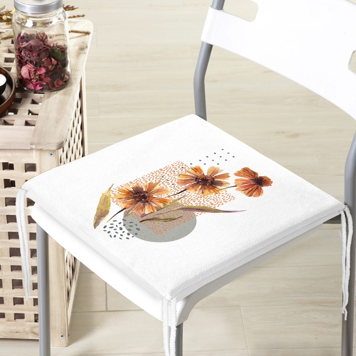 Beyaz Zemin Üzerinde Kurumuş Çiçek Motifli Modern Fermuarlı Sandalye Minderi Realhomes