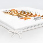 Beyaz Mermer Zemin Üzerinde Sonbahar Kurumuş Yaprak Desenli Fermuarlı Sandalye Minderi Realhomes