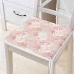 Gri Zemin Üzerinde Pembe Özel Tasarım Yaprak Motifli Fermuarlı Sandalye Minderi Realhomes