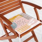 Pembe Zeminde Soyut Sulu Boya Çizimli Dekoratif Fermuarlı Sandalye Minderi Realhomes