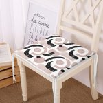 - httpsrealarge.comserdarMinderFermuarli-KareFrm-5309-Gorsel12-Gorsel - Realhomes Beyaz Zeminde Soyut Geometrik Çizim Motifli Fermuarlı Sandalye Minderi Realhomes