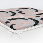 - httpsrealarge.comserdarMinderFermuarli-KareFrm-5309gri-Gorsel12-Gorsel-5 - Realhomes Gri Zemin Üzerinde Soyut Geometrik Çizim Motifli Fermuarlı Sandalye Minderi Realhomes