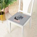 - httpsrealarge.comserdarMinderFermuarli-KareFrm-5320gri-Gorsel12-Gorsel-3 - Realhomes Gri Zemin Üzerinde Tropik Yaprak Desen Baskılı Fermuarlı Sandalye Minderi Realhomes