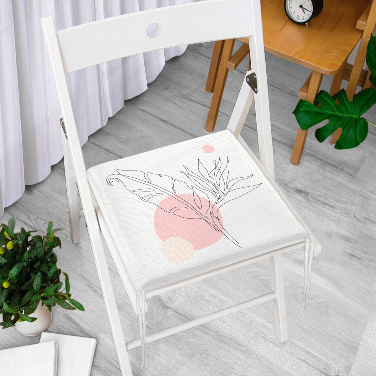 Gri Zemin Üzerinde Karakalem Yaprak Çizimli Modern Fermuarlı Sandalye Minderi Realhomes
