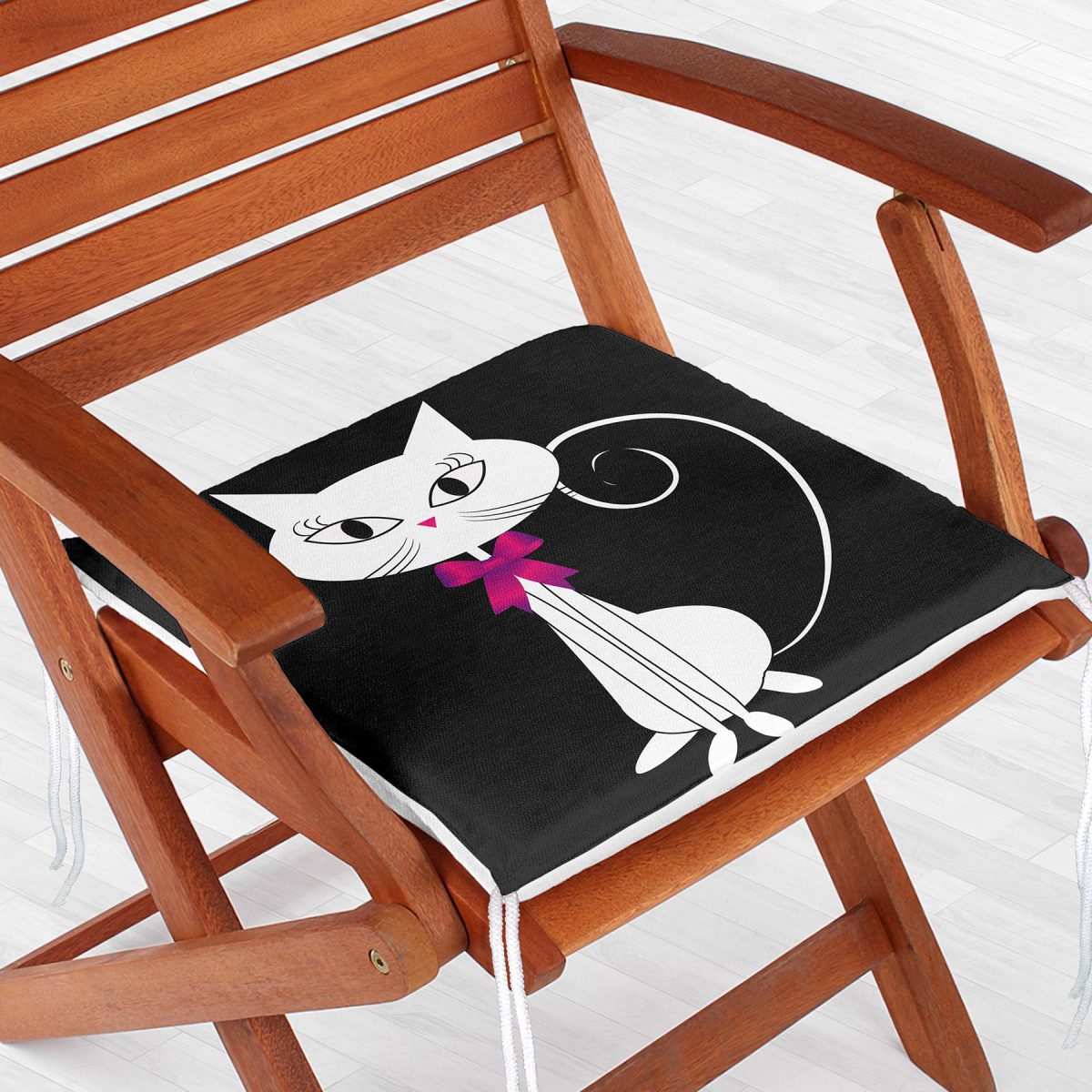 Siyah Zeminde Sevimli Beyaz Kedicik Özel Tasarımlı Fermuarlı Sandalye Minderi Realhomes