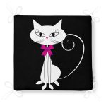 - httpsrealarge.comserdarMinderFermuarli-KareFrm-5608-Gorsel12-Gorsel-4 - Realhomes Siyah Zeminde Sevimli Beyaz Kedicik Özel Tasarımlı Fermuarlı Sandalye Minderi Realhomes