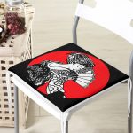 - httpsrealarge.comserdarMinderFermuarli-KareFrm-5804siyah-Gorsel12-Gorsel - Realhomes  Siyah ve Kırmızı Zeminde Gri Japon Kız Motifli Fermuarlı Sandalye Minderi Realhomes