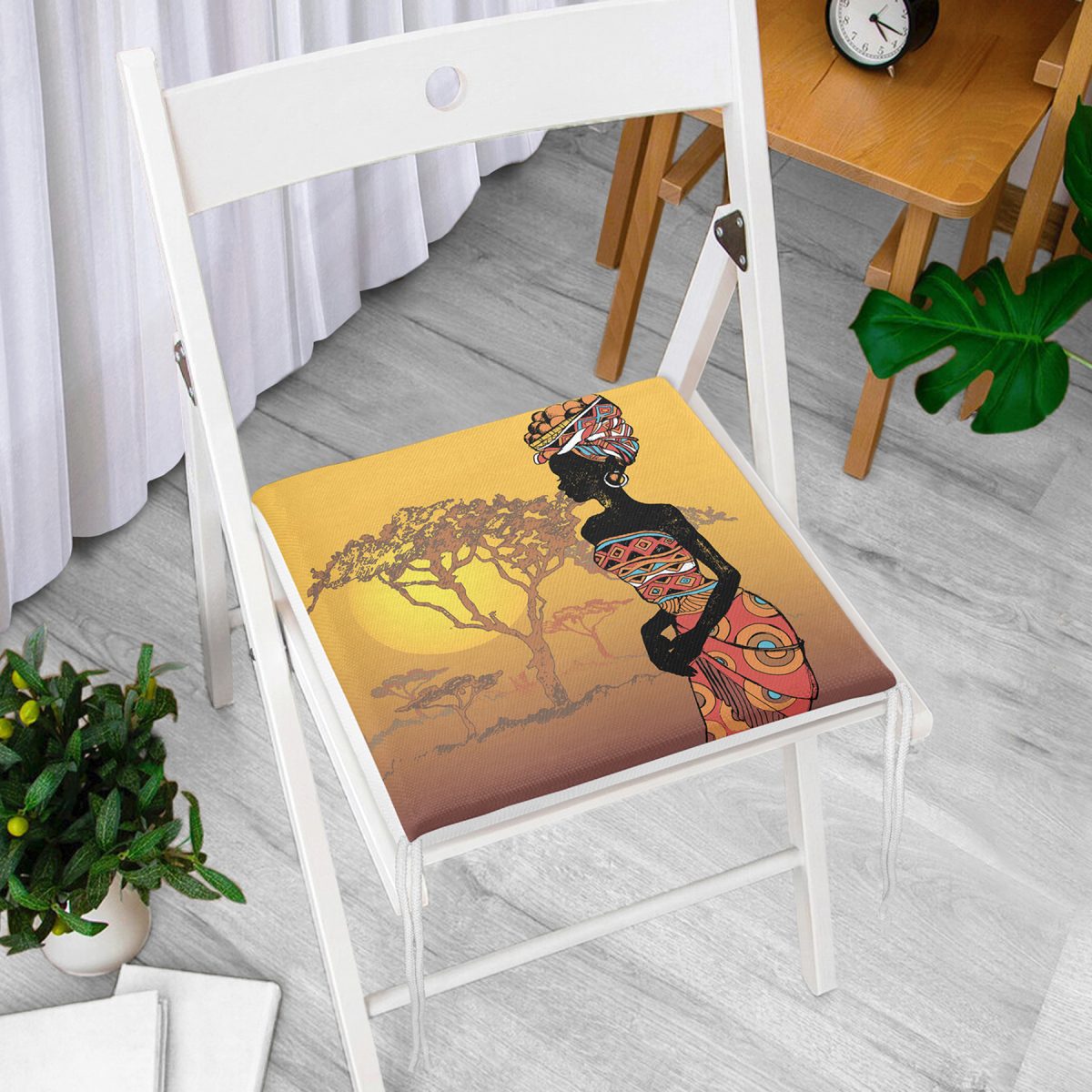 Güneşin Batışındaki Ağaç Zeminli Afrika Kadın Motifli Fermuarlı Sandalye Minderi Realhomes
