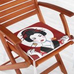 - httpsrealarge.comserdarMinderFermuarli-KareFrm-5843-Gorsel12-Gorsel-1 - Realhomes  Suşi Yiyen Japon Kız Motifli Modern Fermuarlı Sandalye Minderi Realhomes