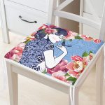 - httpsrealarge.comserdarMinderFermuarli-KareFrm-5846-Gorsel12-Gorsel - Realhomes  Kuş ve Gül Detaylı Kadın Motifli Dekoratif Fermuarlı Sandalye Minderi Realhomes