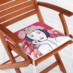 - httpsrealarge.comserdarMinderFermuarli-KareFrm-5853-Gorsel12-Gorsel-1 - Realhomes  Çiçek Taçlı Japon Kadın Figürlü Dekoratif Fermuarlı Sandalye Minderi Realhomes