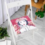 - httpsrealarge.comserdarMinderFermuarli-KareFrm-5853-Gorsel12-Gorsel-2 - Realhomes  Çiçek Taçlı Japon Kadın Figürlü Dekoratif Fermuarlı Sandalye Minderi Realhomes