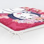 - httpsrealarge.comserdarMinderFermuarli-KareFrm-5853-Gorsel12-Gorsel-5 - Realhomes  Çiçek Taçlı Japon Kadın Figürlü Dekoratif Fermuarlı Sandalye Minderi Realhomes