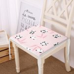 - Frm-1218-Gorsel - Realhomes Pembe Zeminde Sevimli Panda Tasarımlı Dijital Baskılı Özel Tasarım Modern Fermuarlı Sandalye Minderi Realhomes