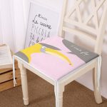 - Frm-4377p-Gorsel - Realhomes Pembe Zeminde I Can Fly Leylek Motifli Bebek Odası Fermuarlı Sandalye Minderi Realhomes