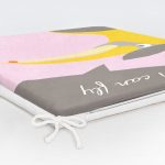 - Frm-4377p-Gorsel-5 - Realhomes Pembe Zeminde I Can Fly Leylek Motifli Bebek Odası Fermuarlı Sandalye Minderi Realhomes