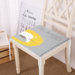 - Frm-4381g-Gorsel - Realhomes Gri Zeminde Hungry Aslan Motifli Dijital Baskılı Bebek Odası Fermuarlı Sandalye Minderi Realhomes