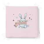 - Frm-4424-Gorsel-4 - Realhomes Pembe Zeminde Atkılı Tavşan Motifli Modern Fermuarlı Sandalye Minderi Realhomes