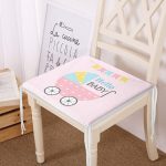 - Frm-4464-Gorsel - Realhomes Pembe Zeminli Bebek Arabası Temalı Özel Tasarımlı Dijital Baskılı Çocuk Odası Fermuarlı Sandalye Minderi Realhomes